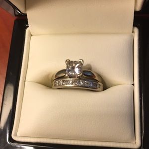 White gold and diamond wedding ring set